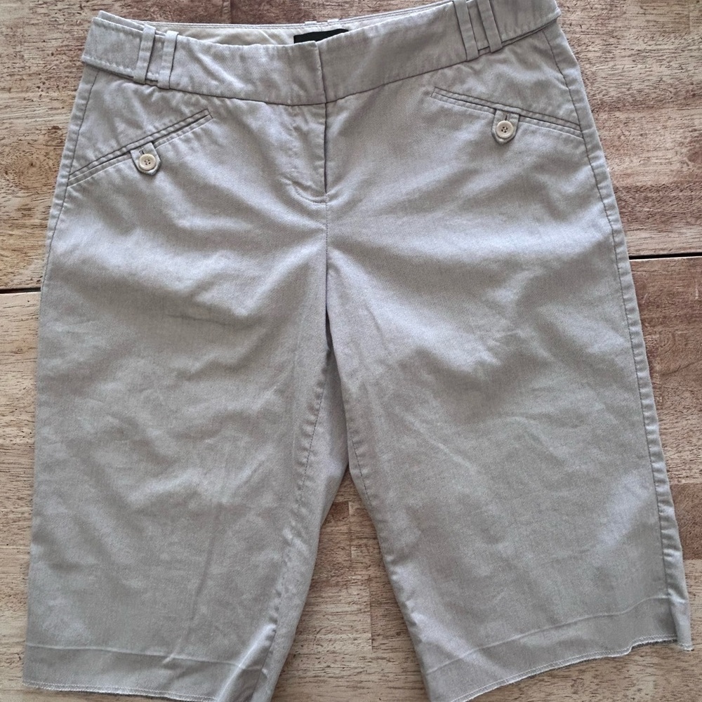 The Limited Women's Beige Bermuda Shorts sz 6